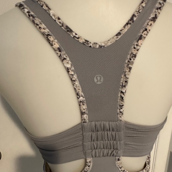 Lululemon Floral‎ Tank Top - Size 6. (No tag but Size Dot) - Picture 2 of 11